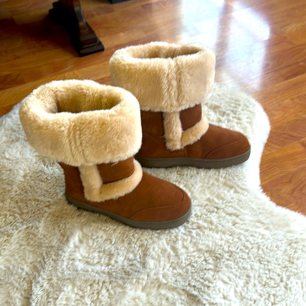 New without tags style and company size 8 winter boots